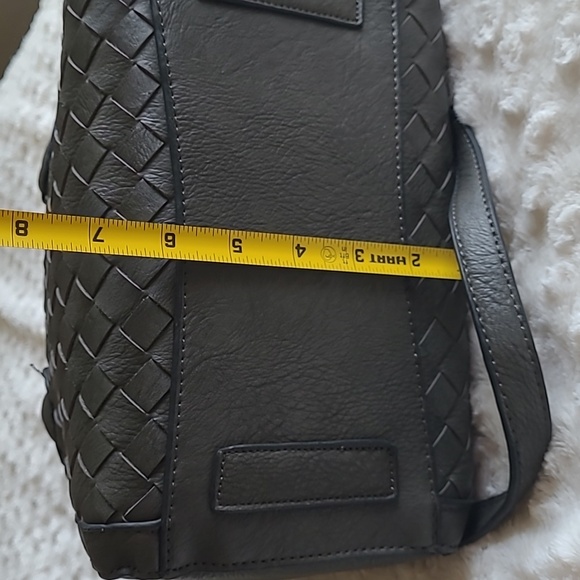 Sasha + Sofi gray zippered purse with weave design. Handle and shoulder strap. - Picture 12 of 17